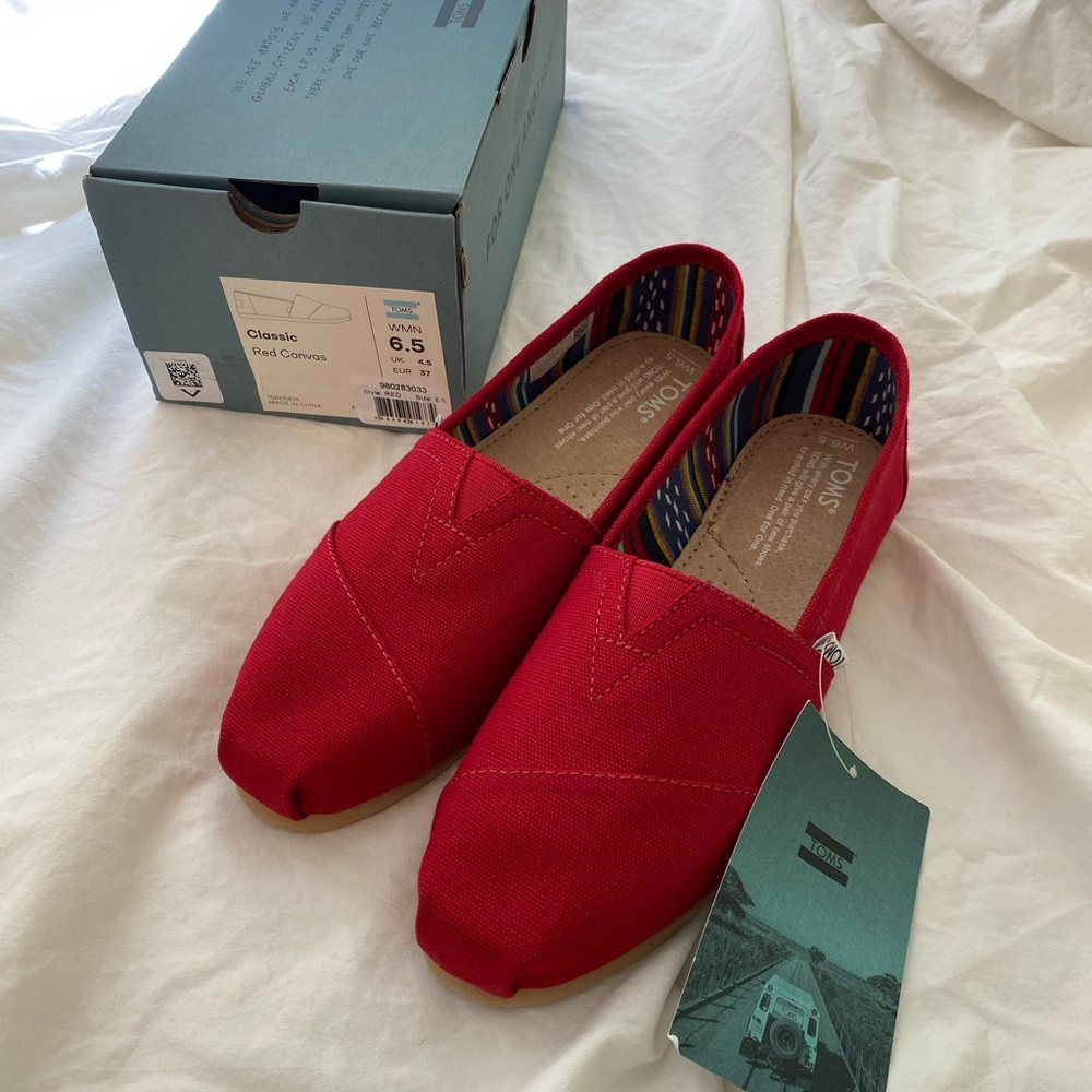 TOMS Women’s Red Classic Canvas